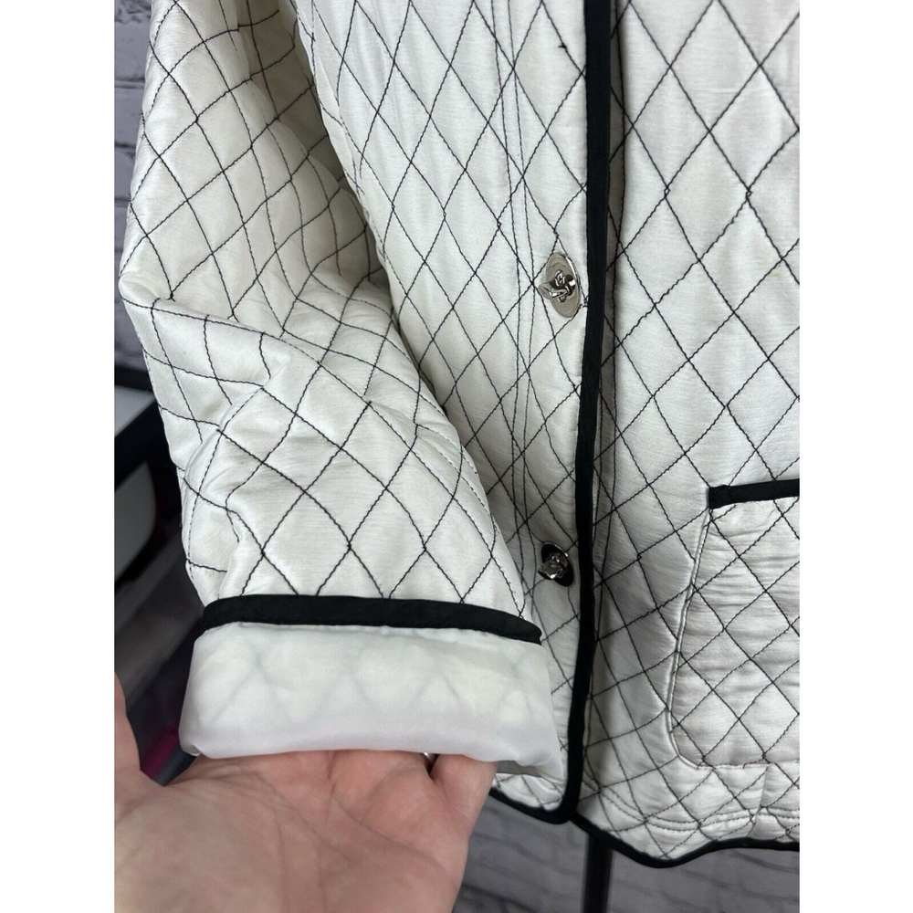 JW Junction West Quilted Jacket Womens Medium White Black Stitching Silk GUC - Picture 10 of 16